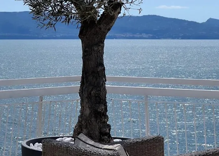 Thomas Sea View