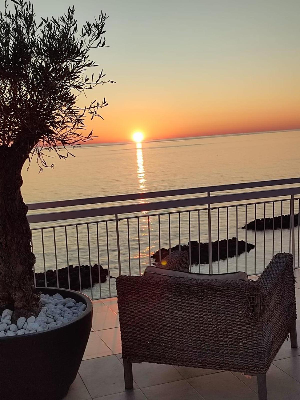 Thomas Sea View